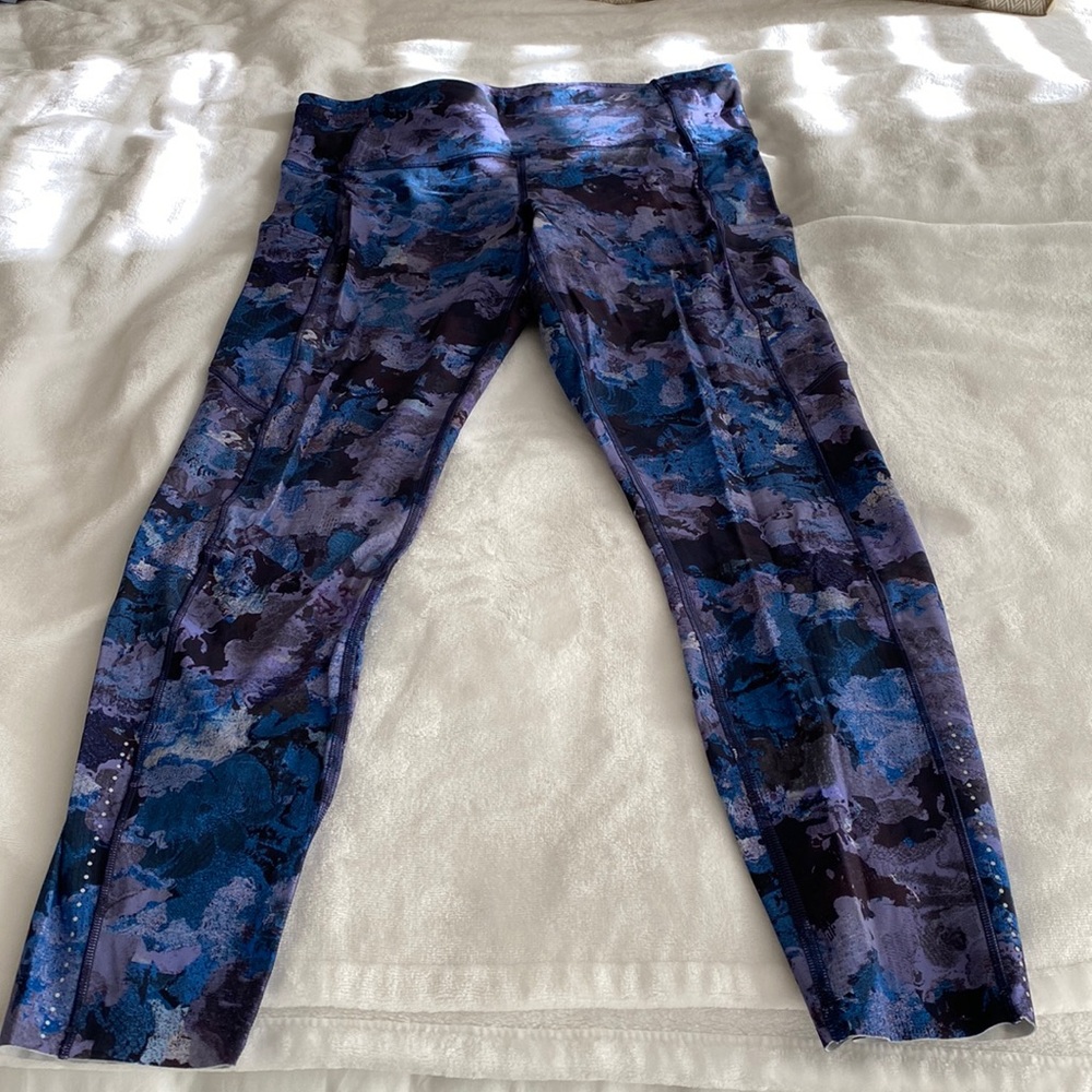 Gently worn workout stash pocket… tag cut out